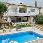 Oasis Pool And Bbq Вилла
