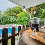 Вилла Oasis Pool And Bbq *