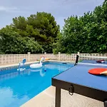 Oasis Pool And Bbq *