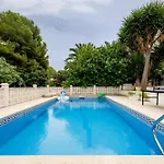 Вилла Oasis Pool And Bbq