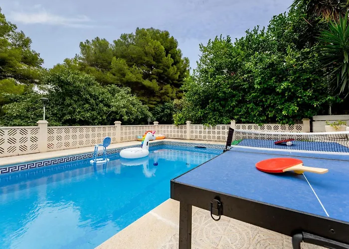 Oasis Pool And Bbq *