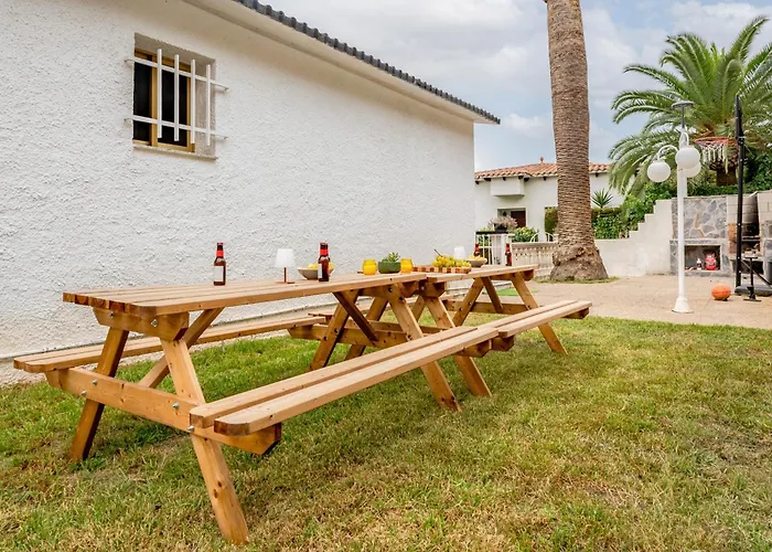Oasis Pool And Bbq *